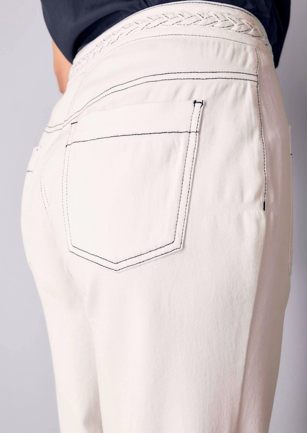Jeans mit Kontrastnähten 3