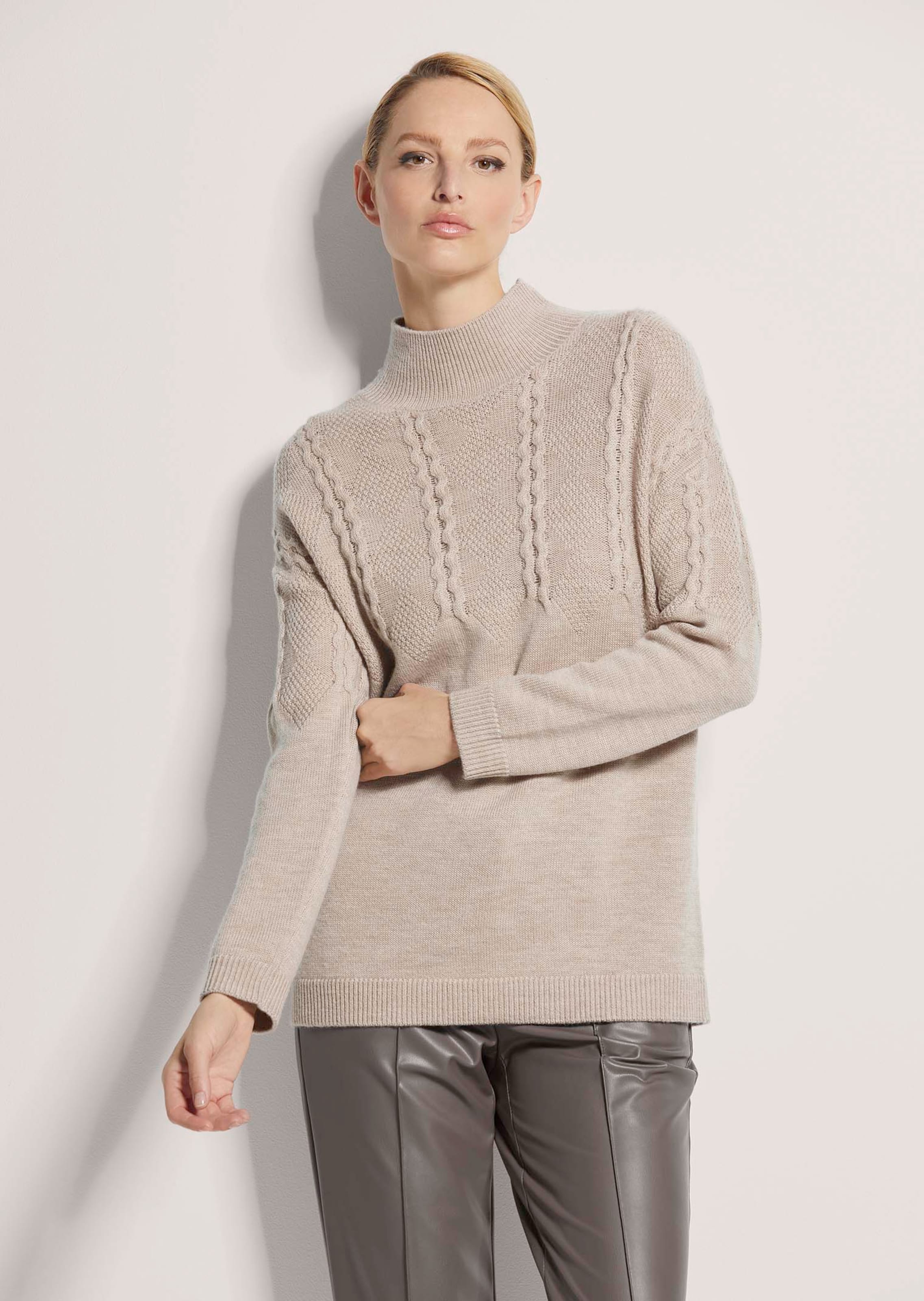 Stehkragen-Pullover aus Schurwolle