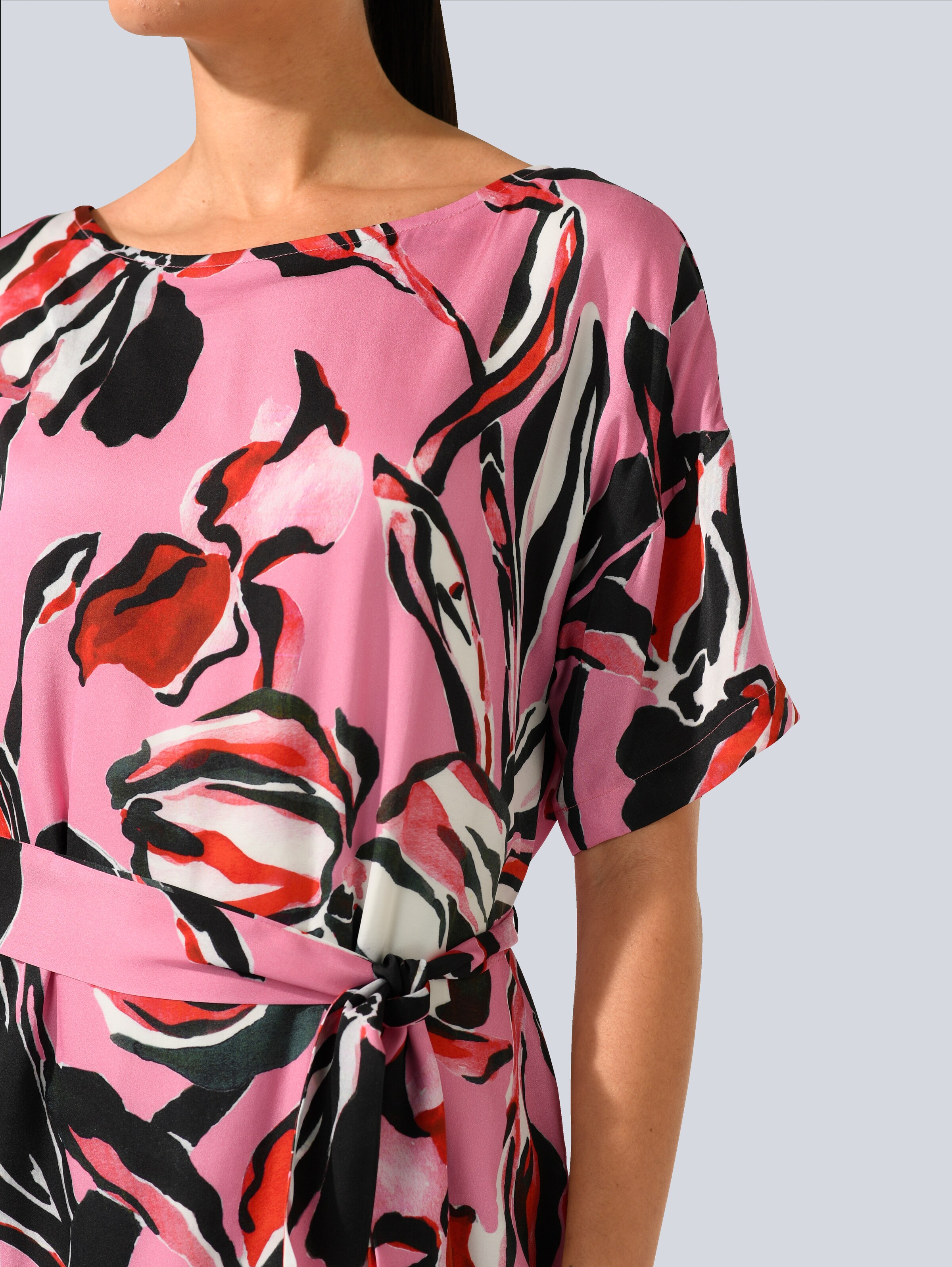 Kleid mit U-Boot Ausschnitt