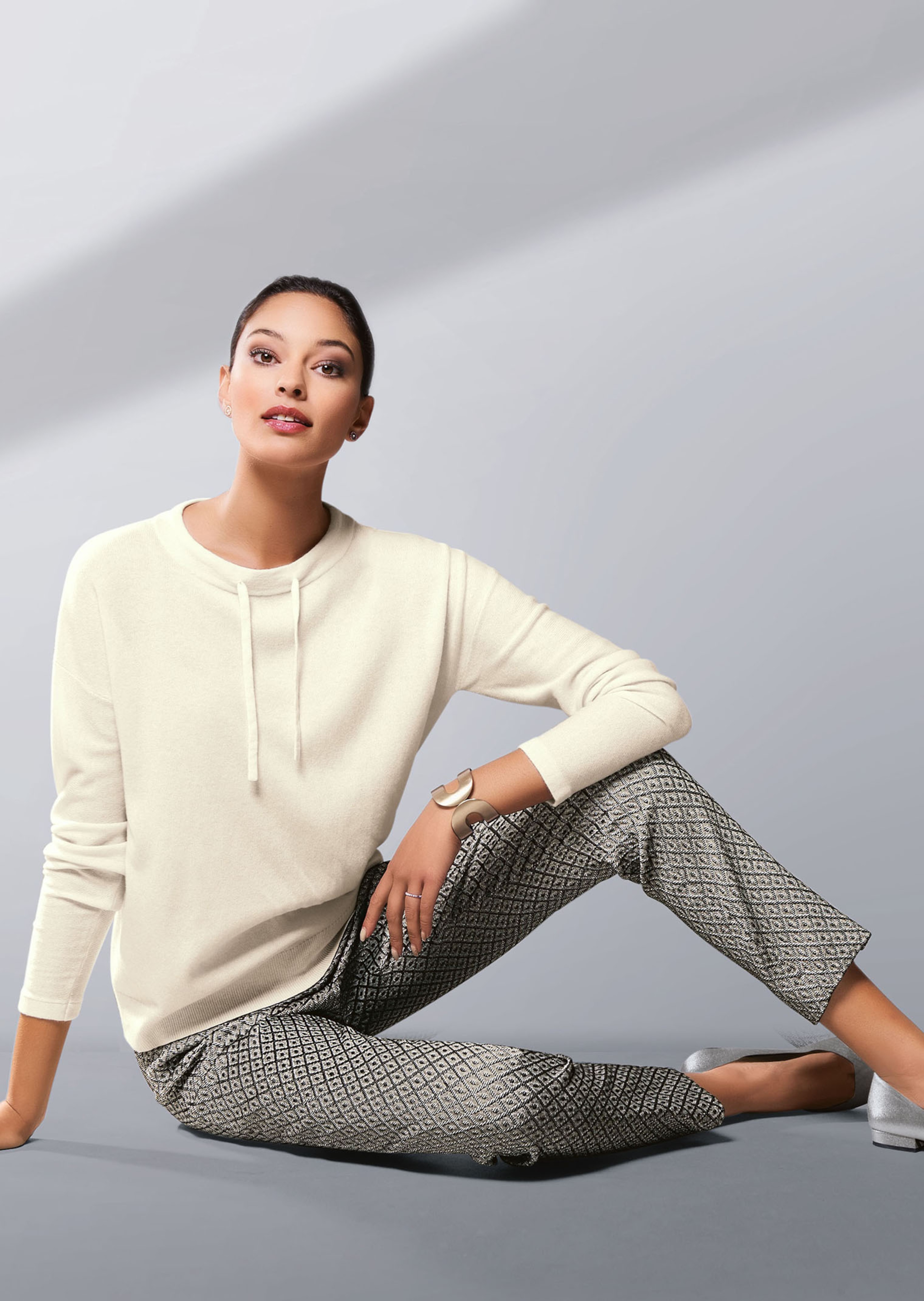 Rundhals-Pullover mit Kordelzug
