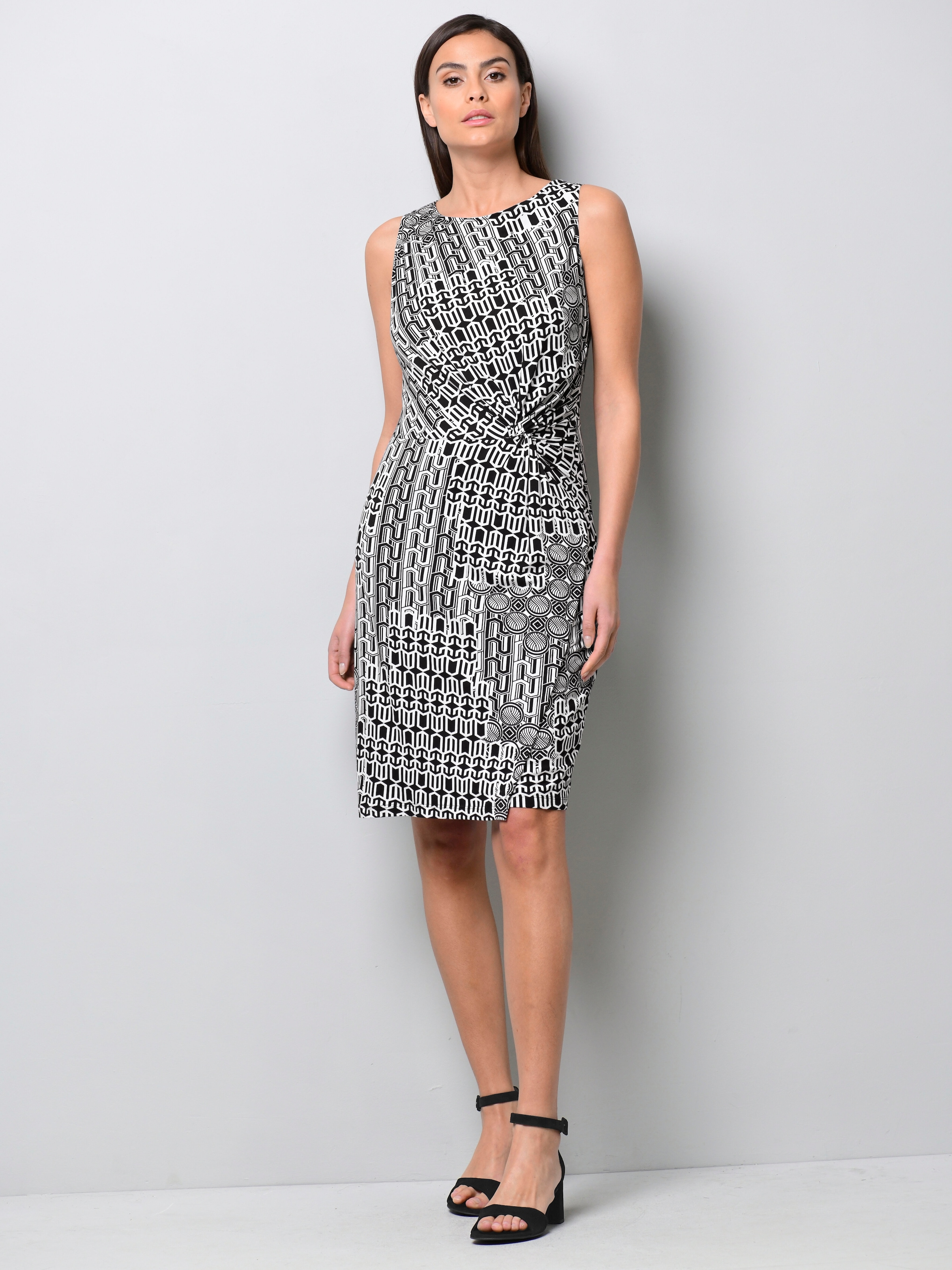 Kleid mit Knoten vorne 5