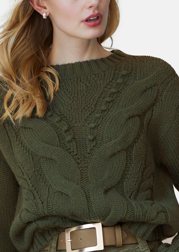 Knitted jumper with cable pattern 4