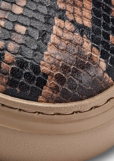 Sneaker thumbnail 3