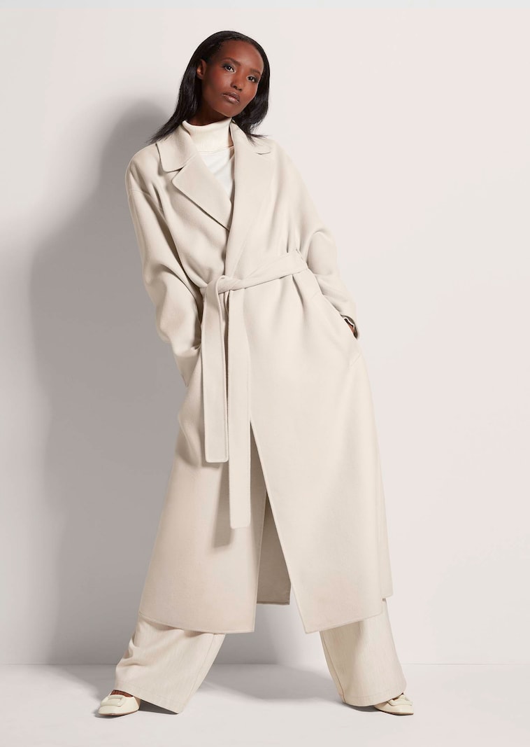 Langer Wollmantel mit Bindeband