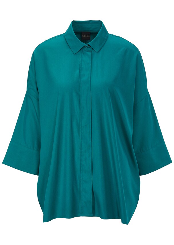 Wide shirt with 3/4-length sleeves