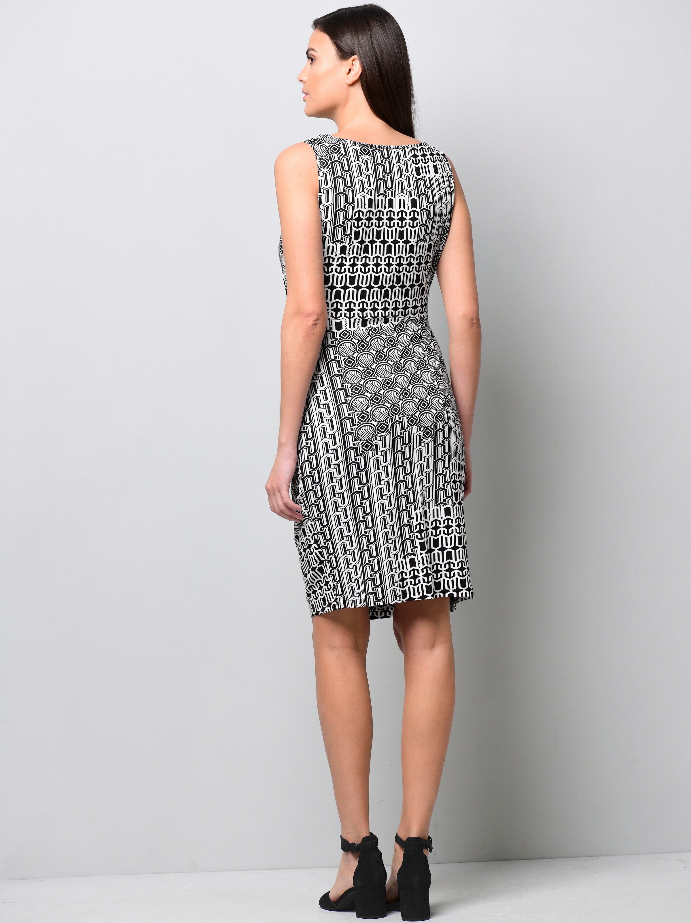 Kleid mit Knoten vorne 1