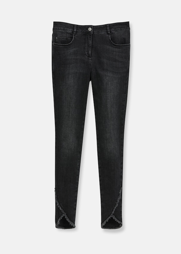 Schlanke Jeans mit Fransensaum 5