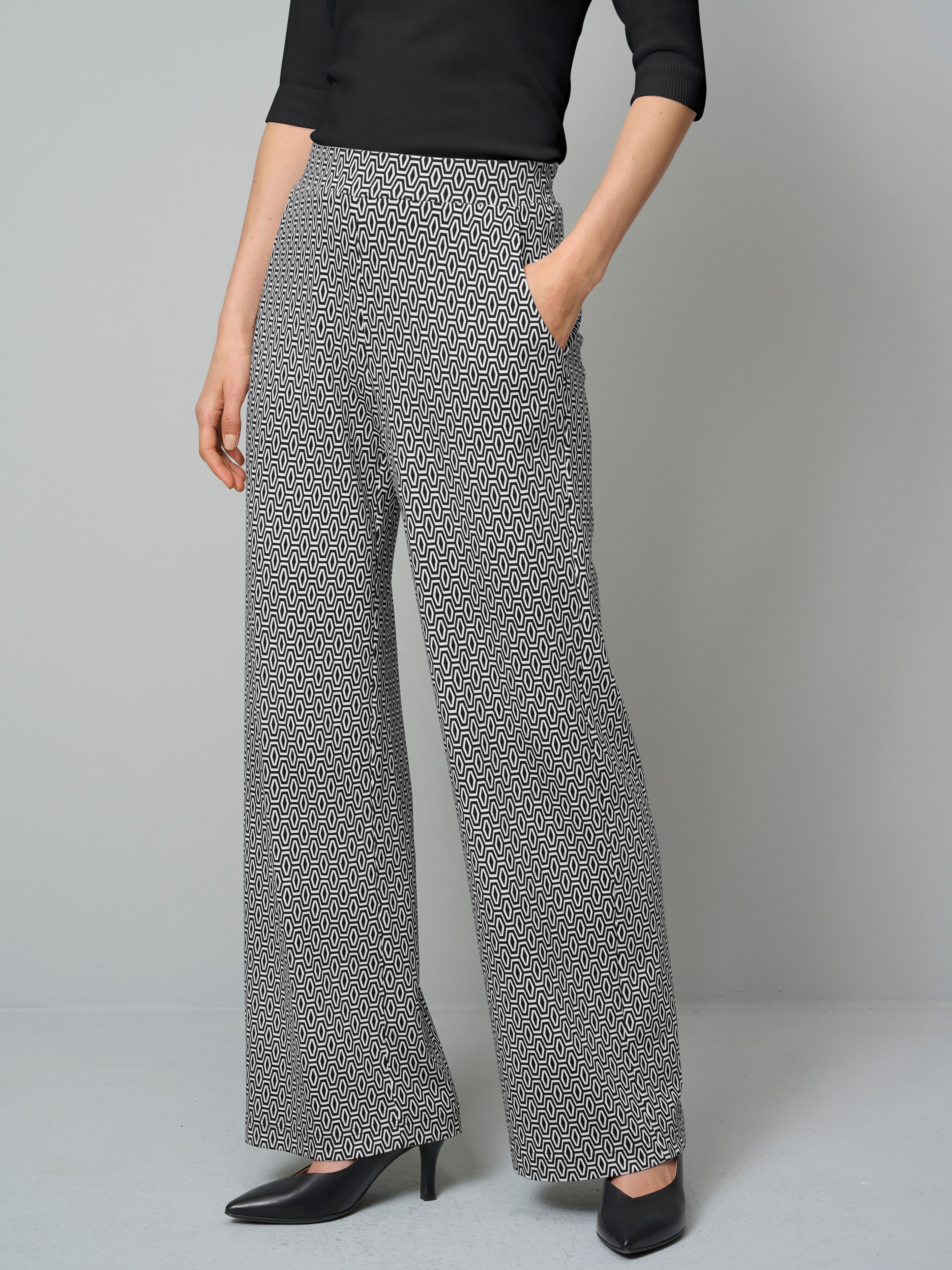 Hose mir grafischem Print