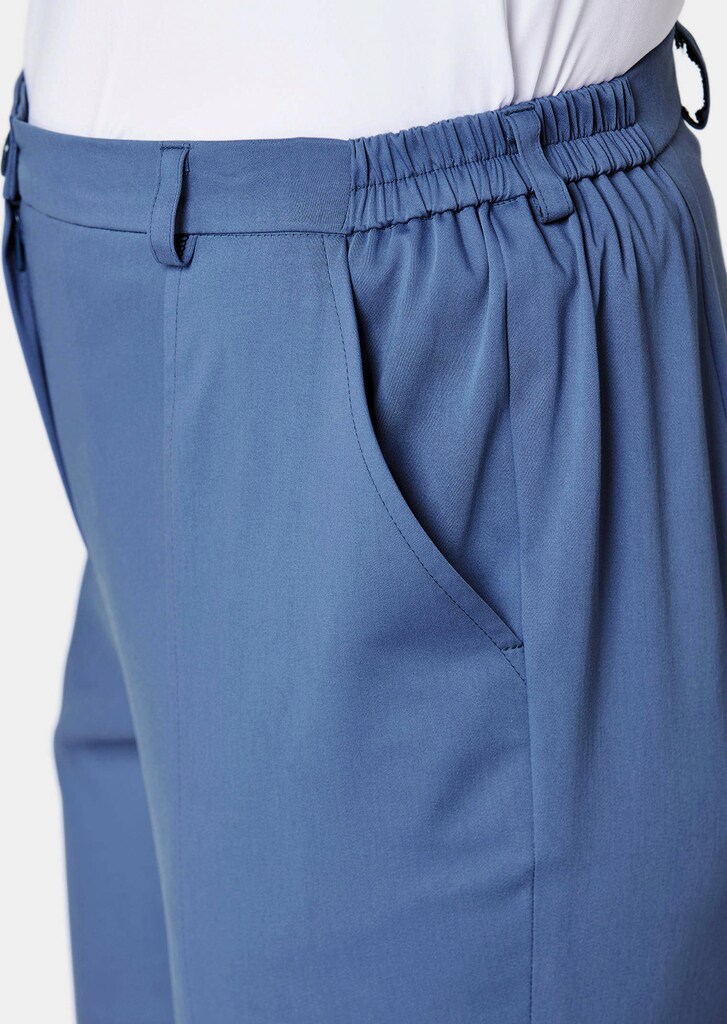 Sportive Capri-Hose aus trageangenehmen Satin 4