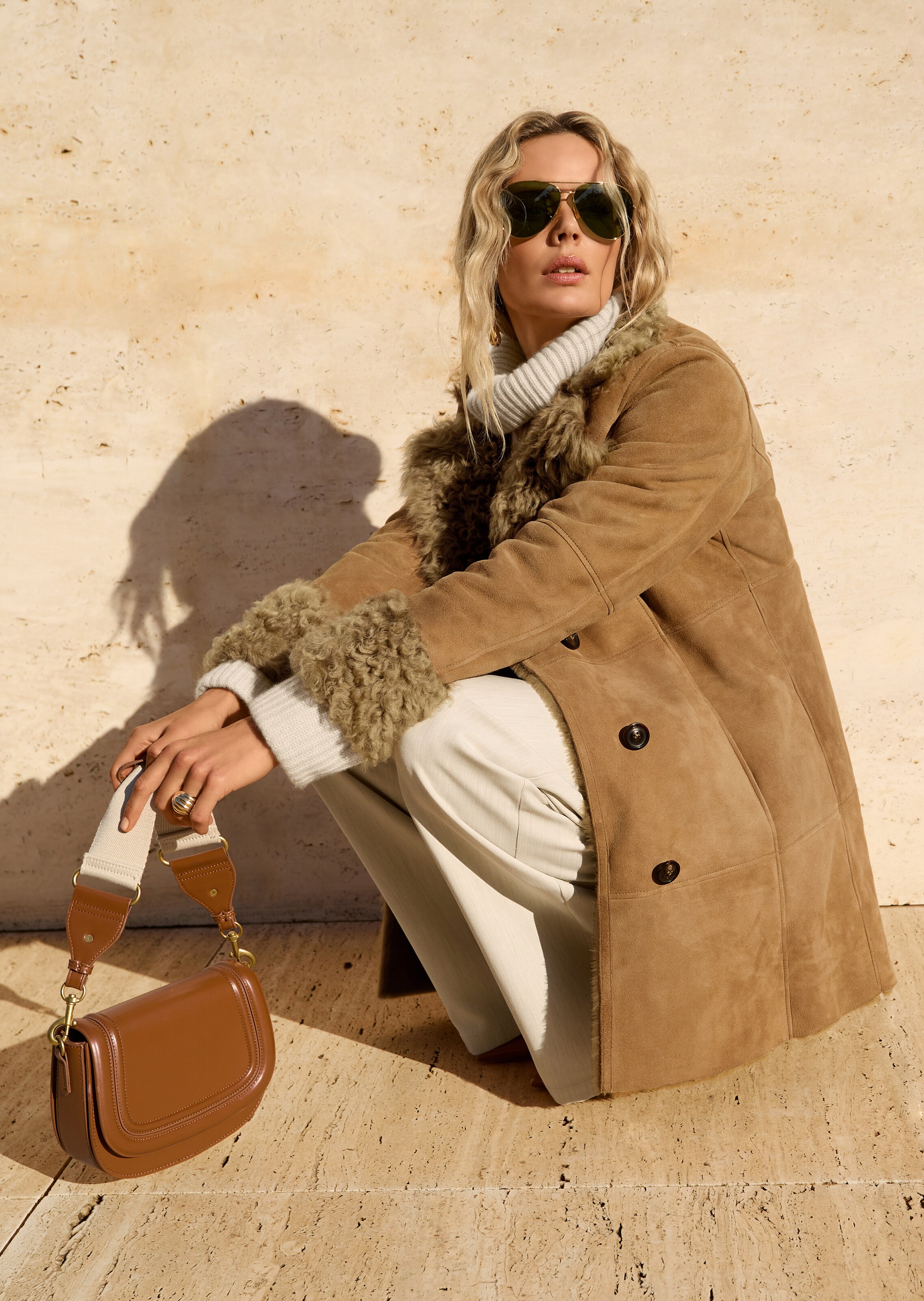 Mantel aus naturgewachsenem Lammfell