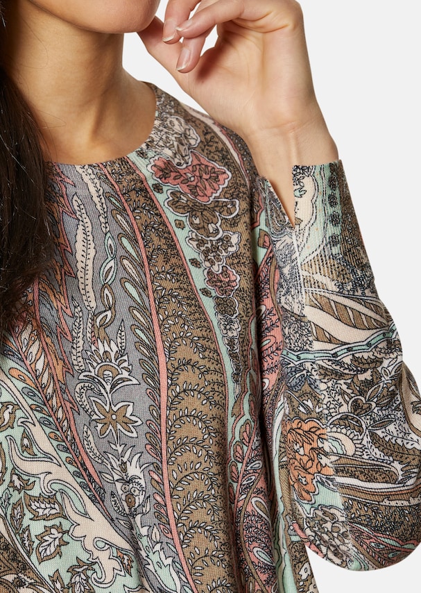 The round-neck jumper with paisley pattern 4