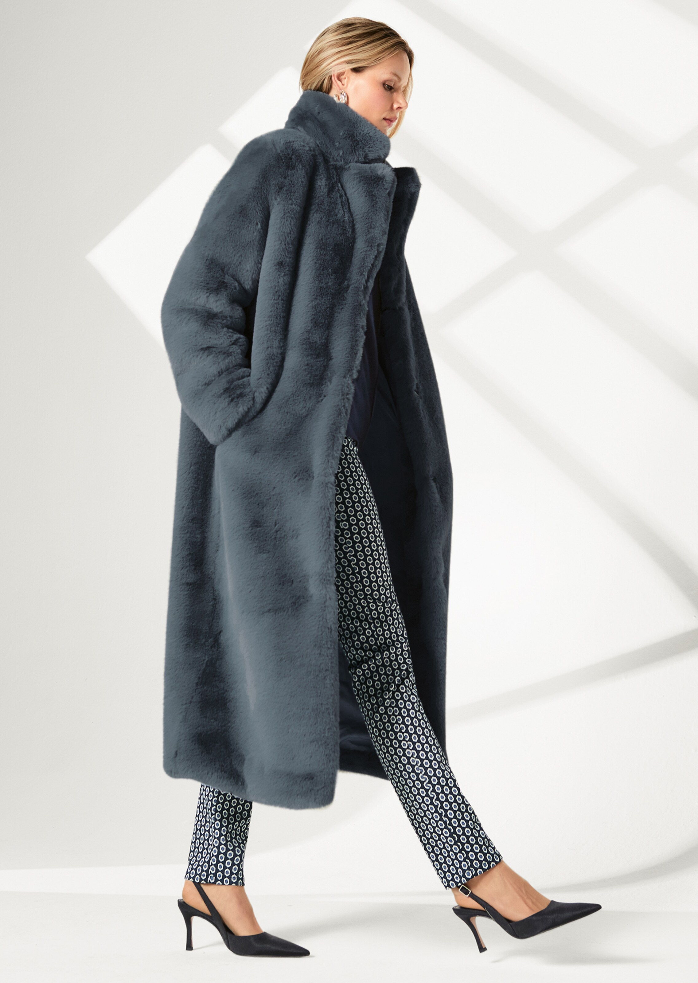 Langer Webpelzmantel