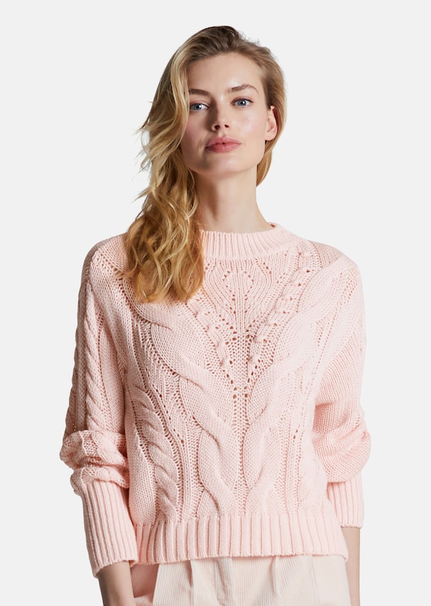 Knitted jumper with cable pattern