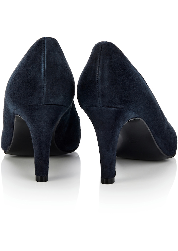 Pumps made from soft suede 1