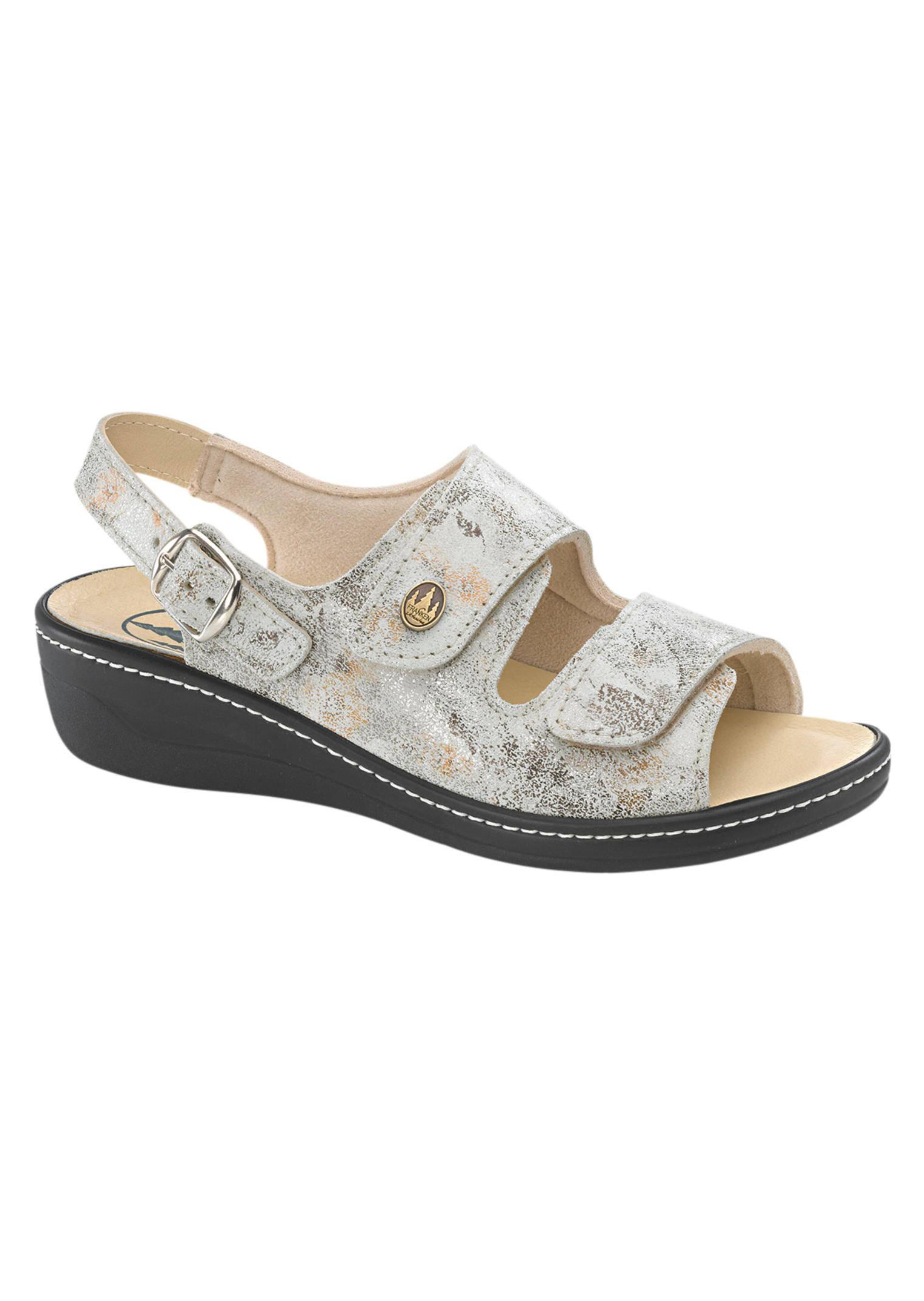 Sandaalit, joissa aroille jaloille miellyttävä lesti