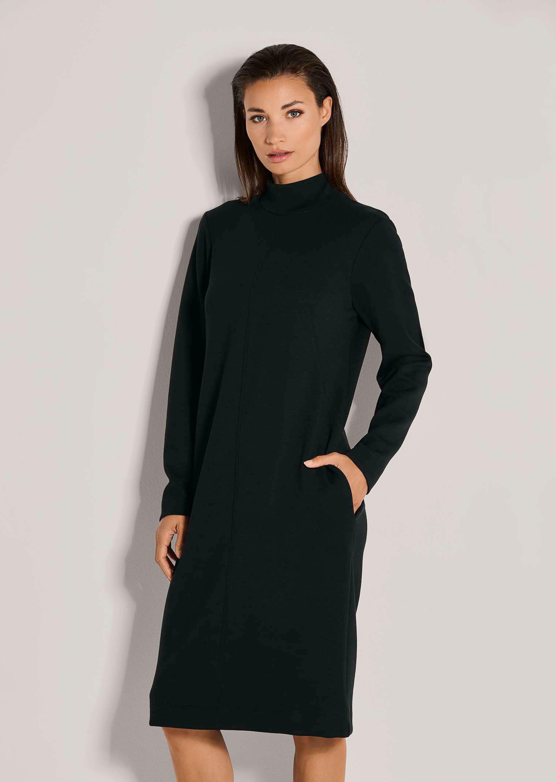 Stehkragen-Kleid in H-Linie