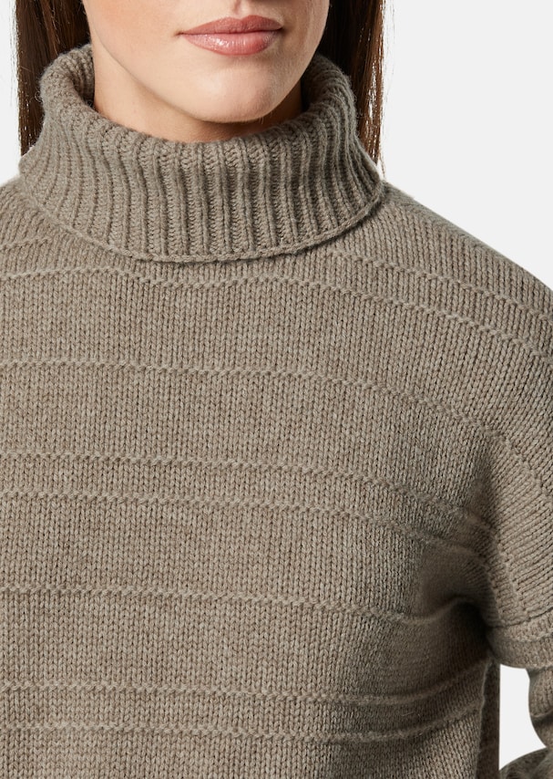 Turtleneck jumper with subtle knitted details 4
