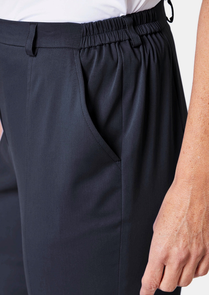 Sportive Capri-Hose aus trageangenehmen Satin