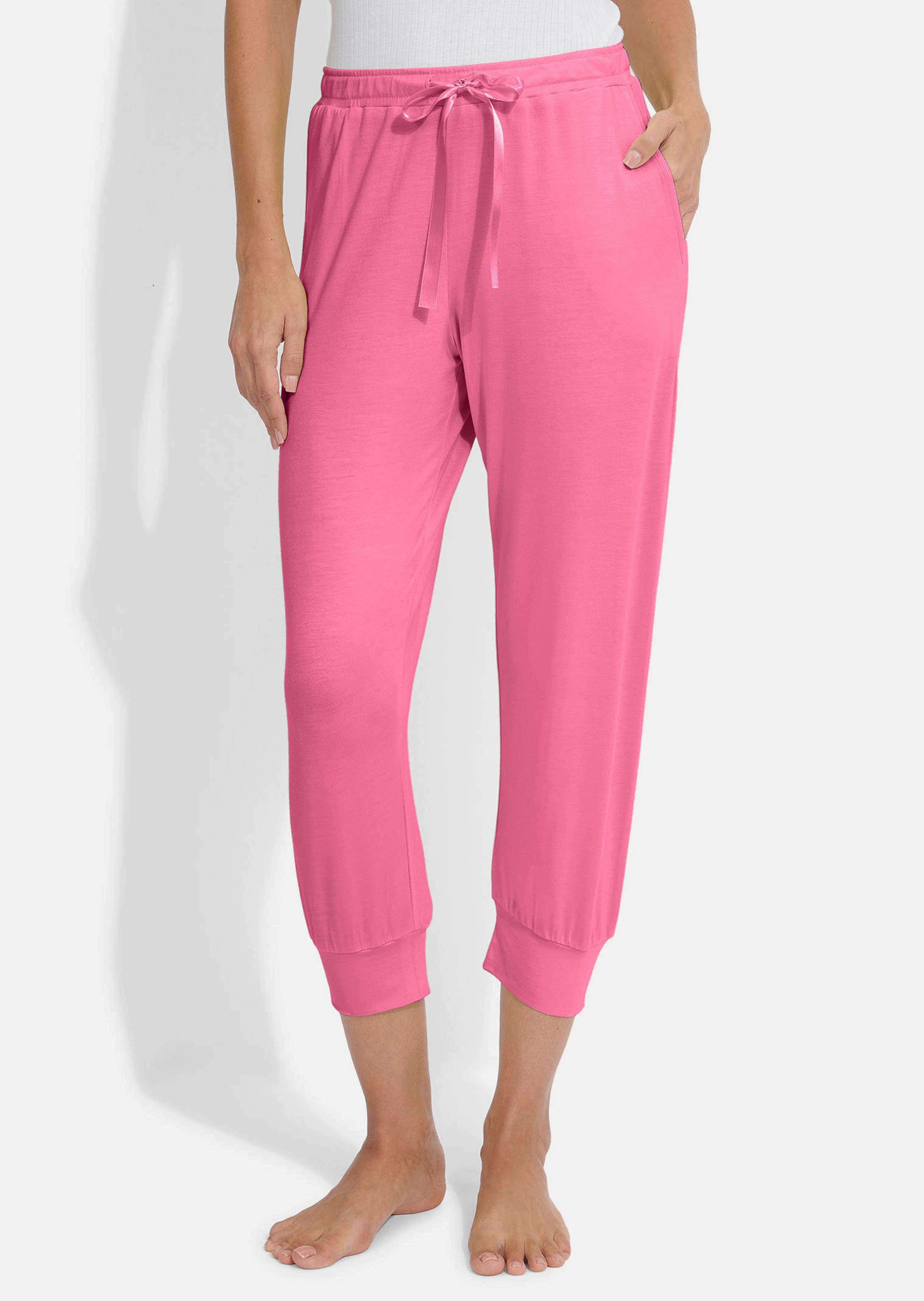 Pyjamahousut helppohoitoista modaalia