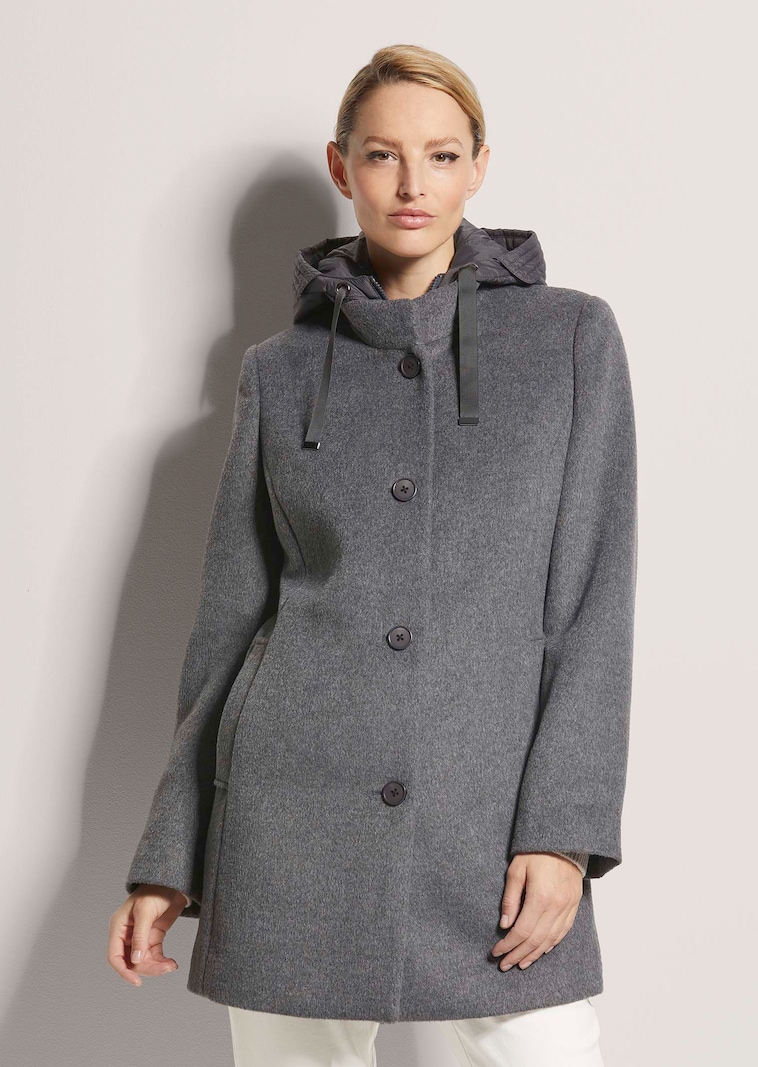 Mantel mit abnehmbarem Einsatz