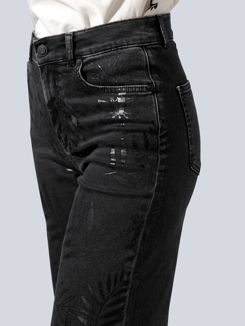 Jeans mit auffallendem Folienprint