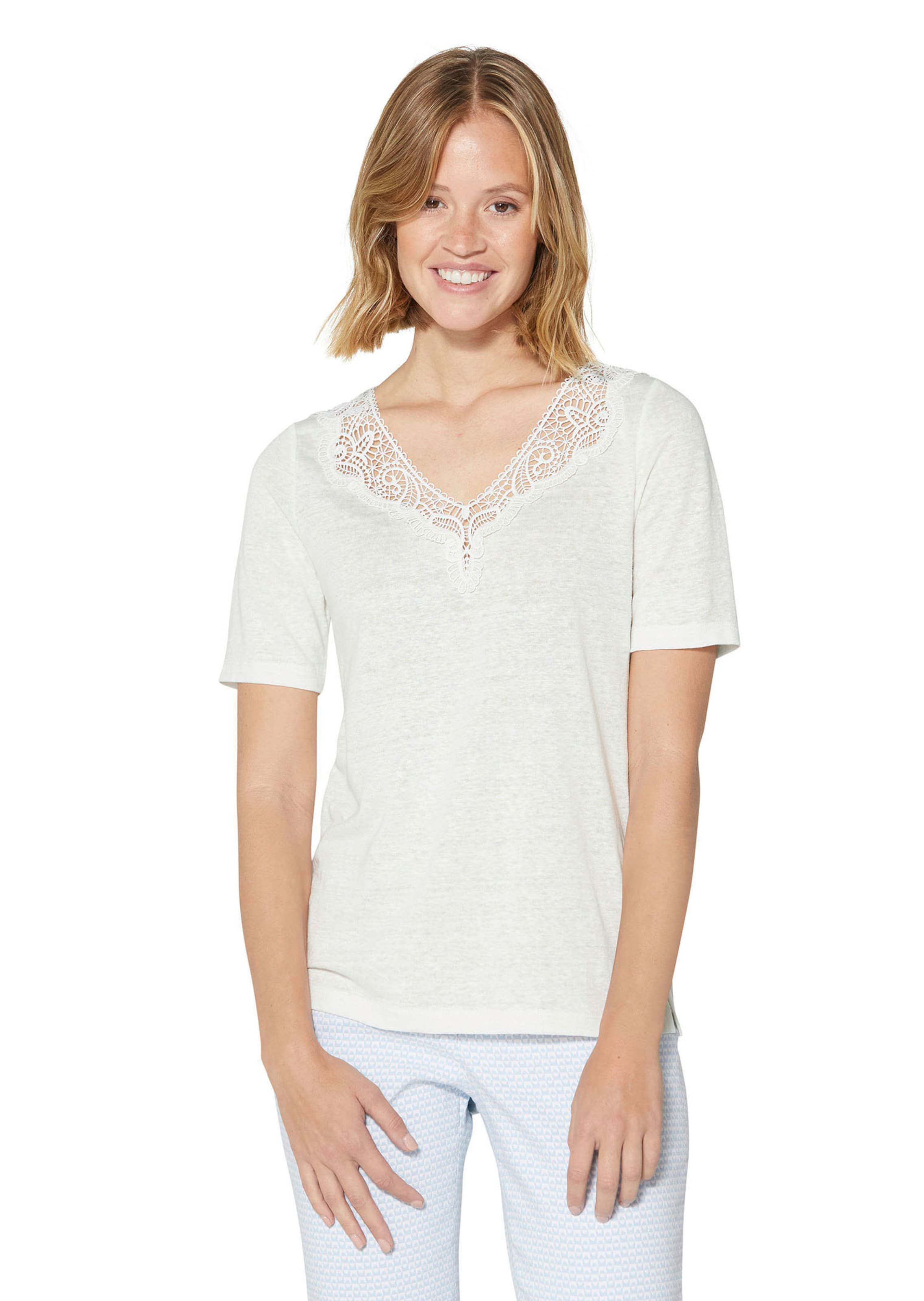 Short-sleeved linen shirt with a fine lace accent