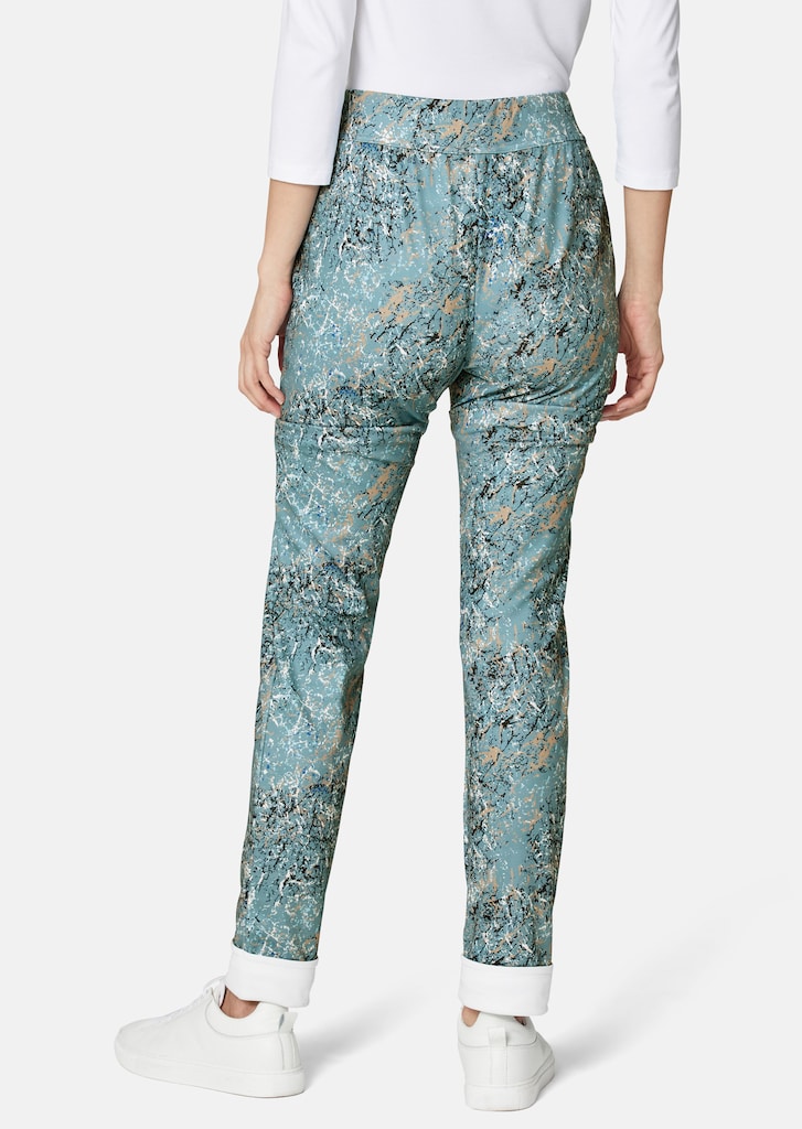 Jogging trousers with trendy one-of-a-kind print 2