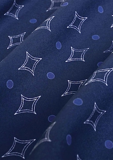 Painokuvioitu pusero laskeutuvaa materiaalia thumbnail 4