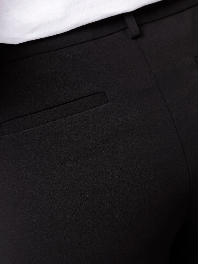 Hose mit Bügelfalten und Saumschlitzen 4