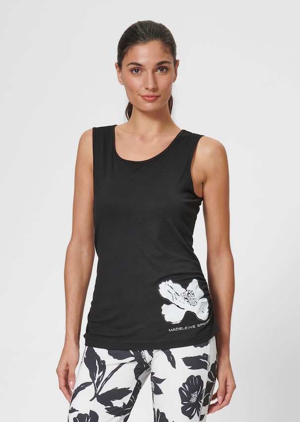 Sleeveless top with gathering and print motif