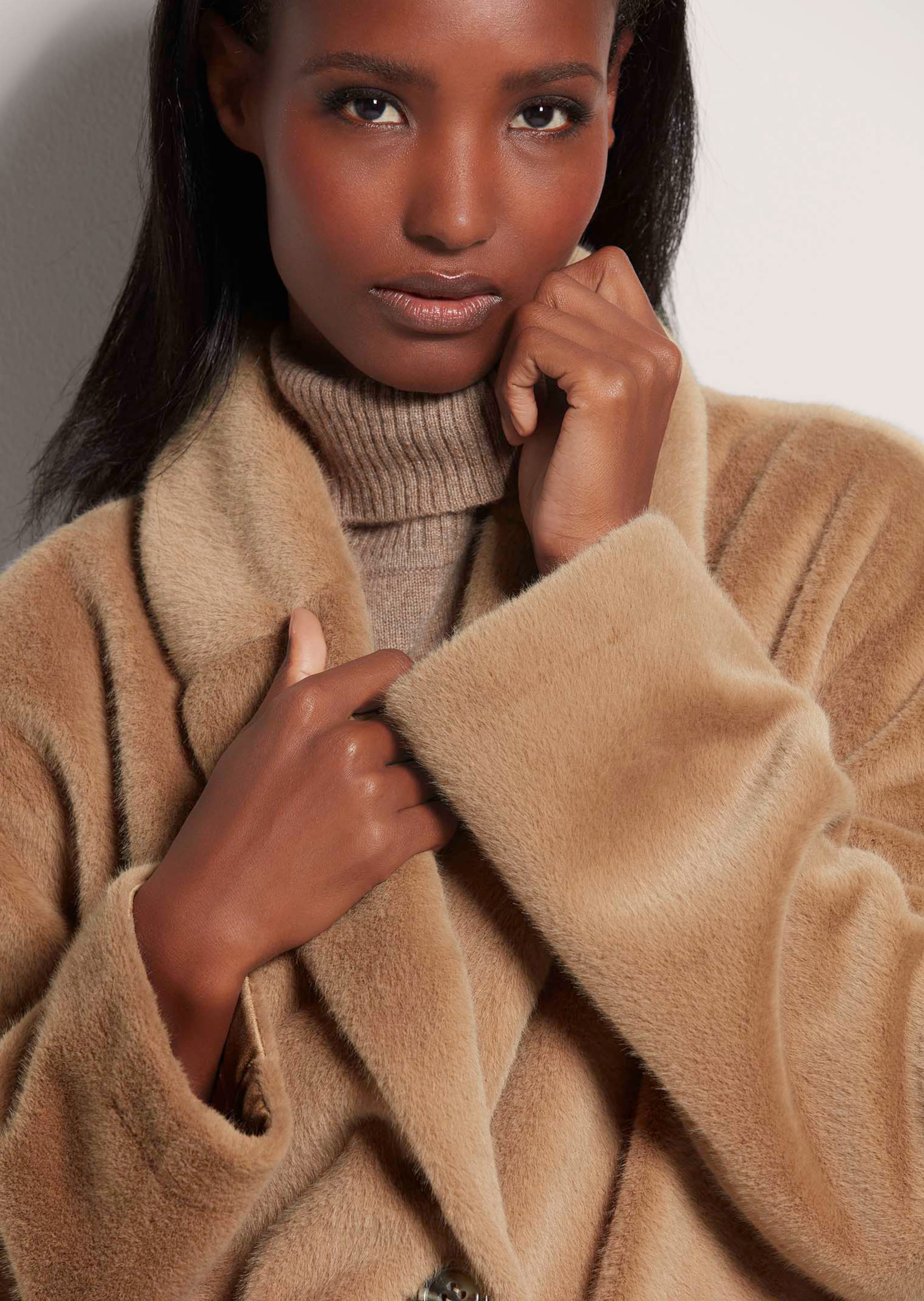Faux fur coat in caramel | MADELEINE Fashion