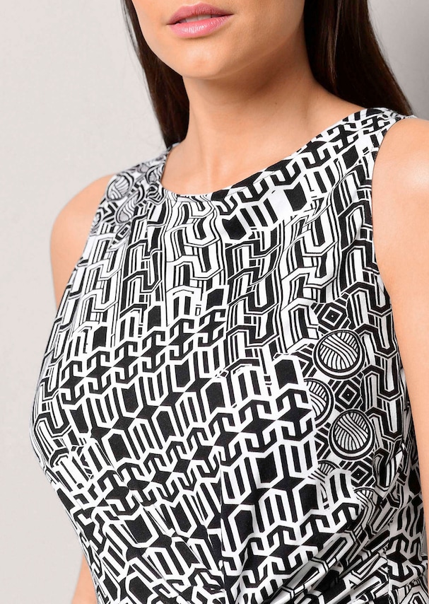 Kleid mit Knoten vorne 4