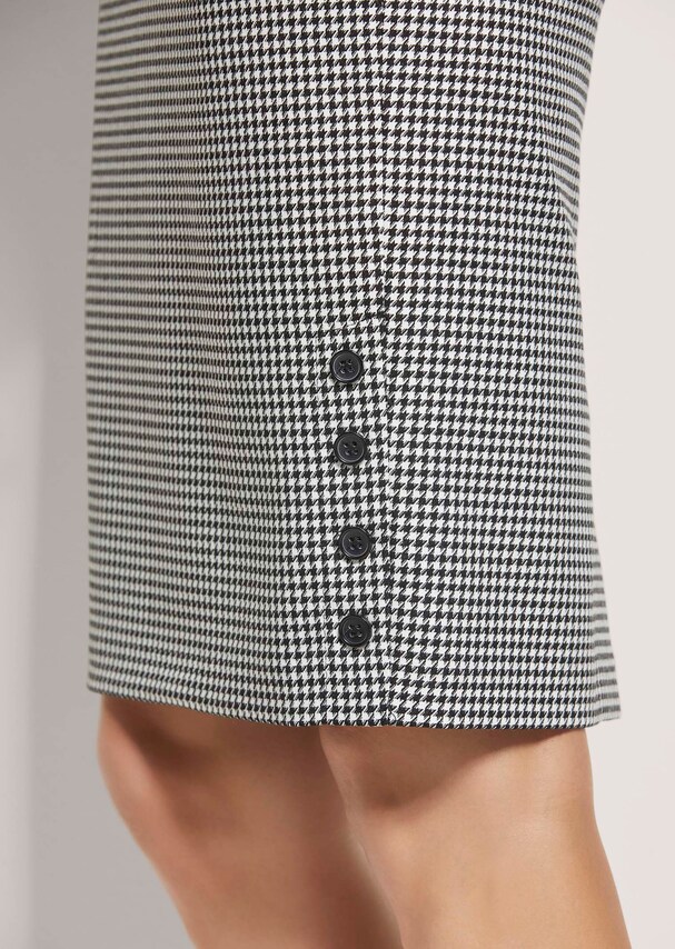 Schlanker Rock mit Zierknöpfen 4