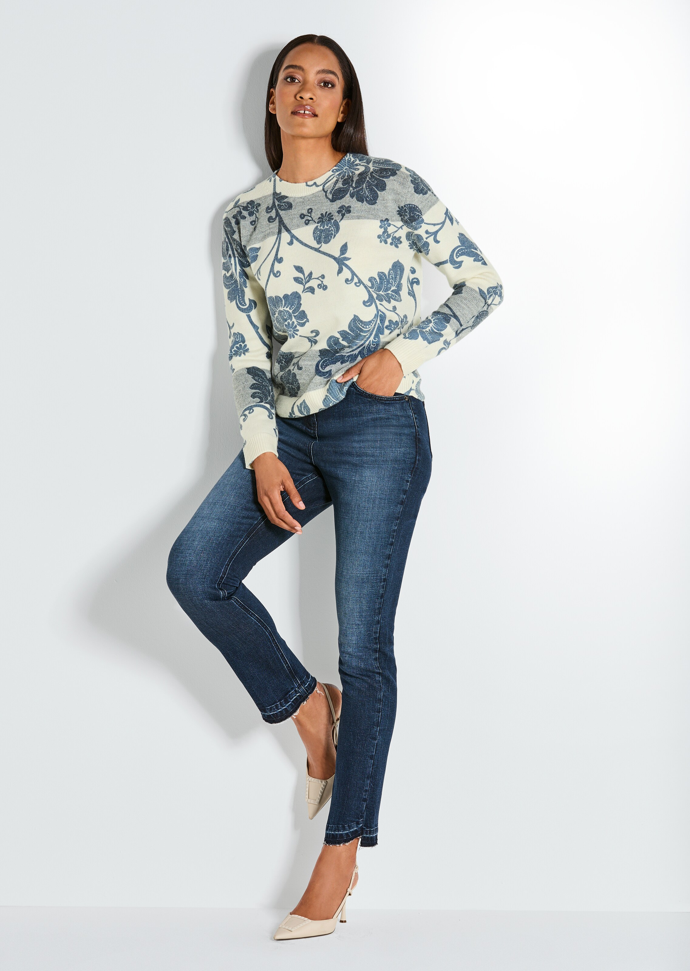 Rundhals-Pullover im Muster-Mix