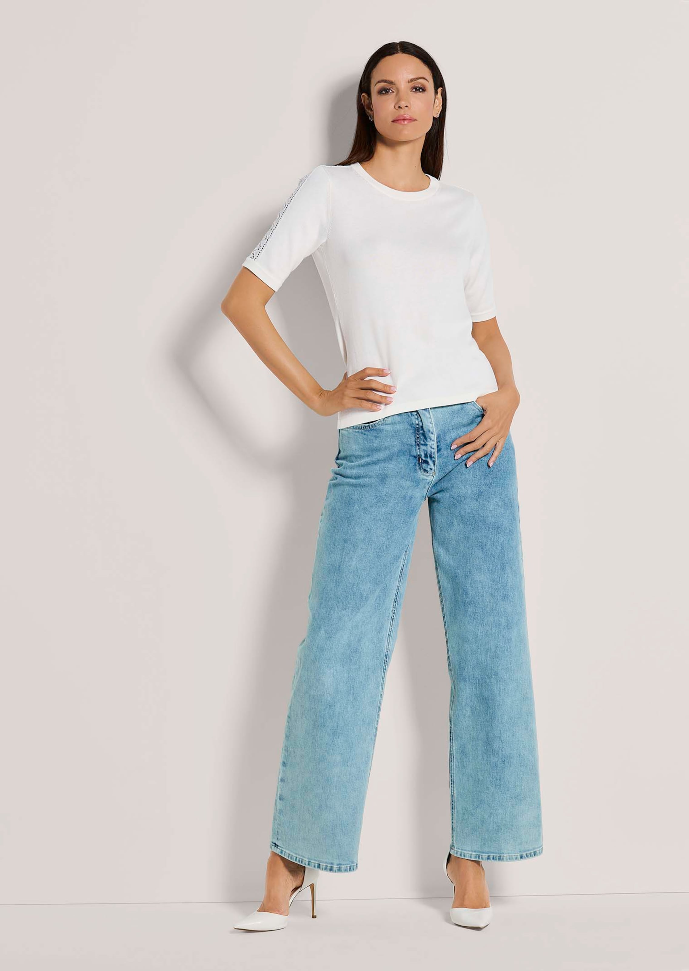 Pullover mit Rundhals und Spitze-Einsatz