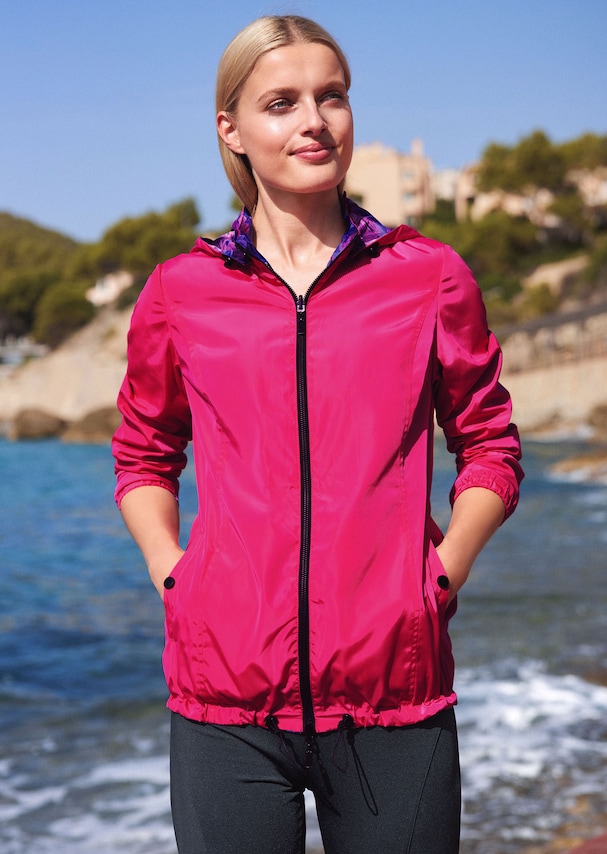 Sporty reversible jacket with hood