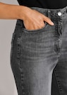 Weite Jeans mit leichtem Bootcut thumbnail 5