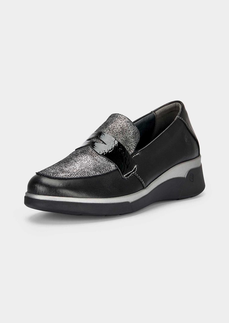 Glinsterende schoenen met lakaccenten