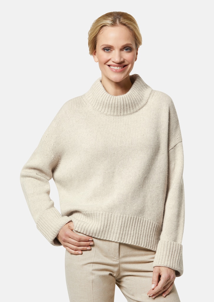 Jumper with long cuffs