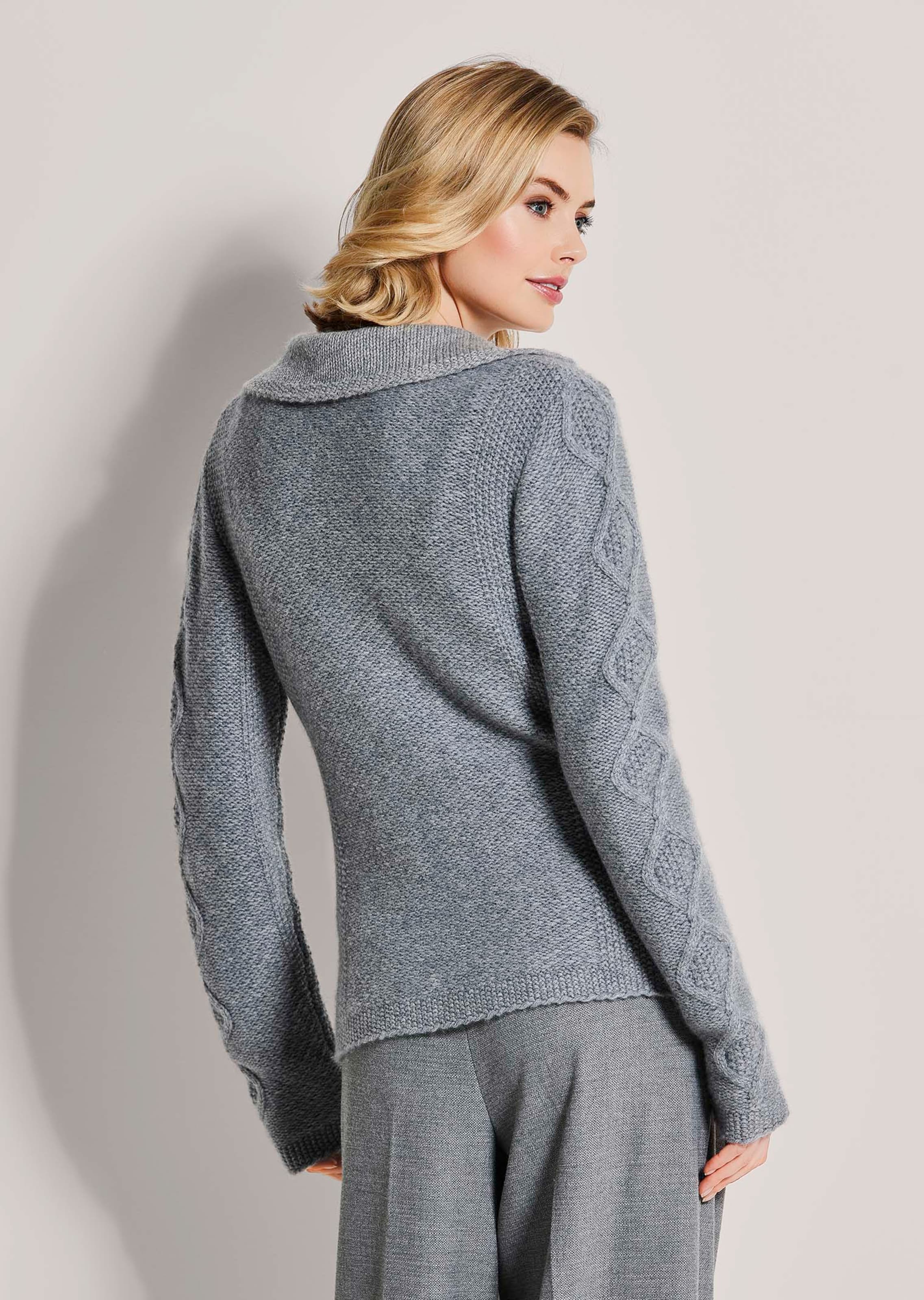Knitted cashmere blazer in stone grey / natural white / melange