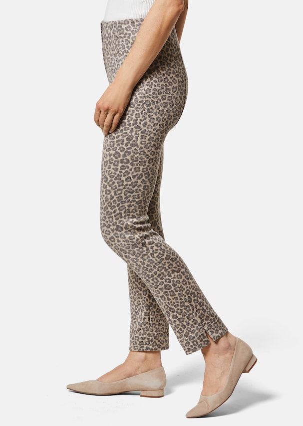 Jogg trousers with pattern 3