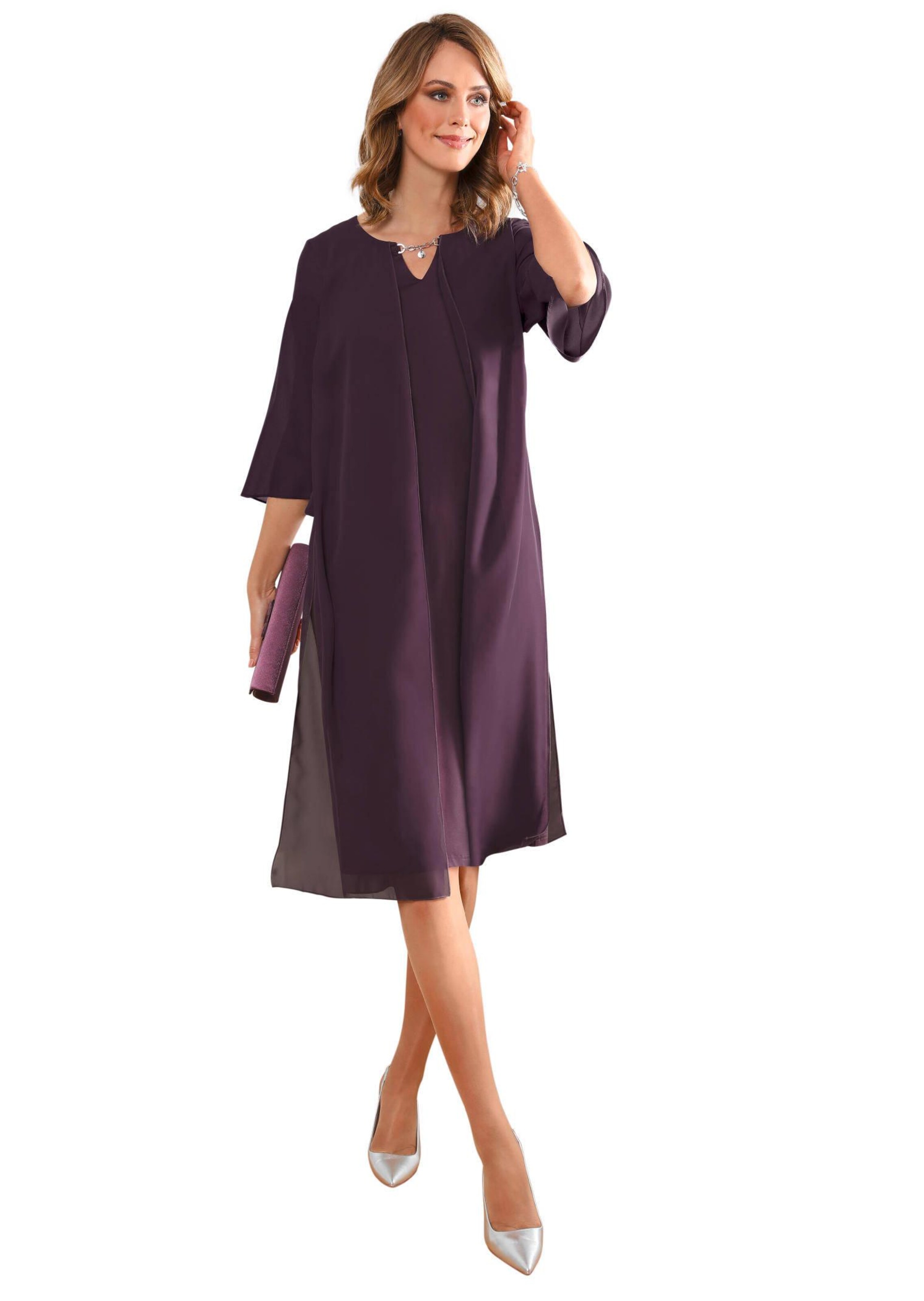 Elegantes Kleid mit Schmuckkette