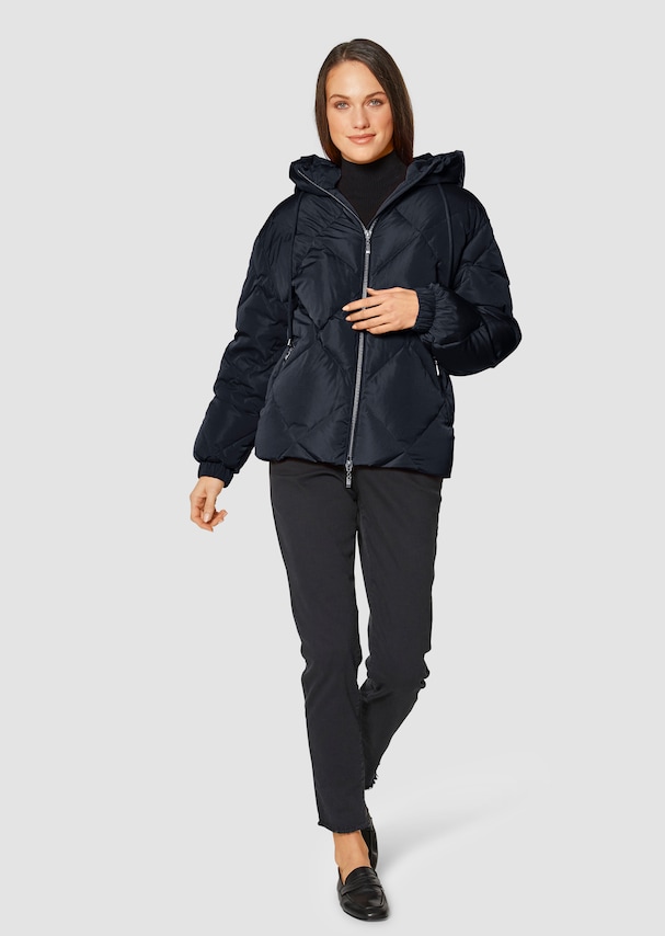 Short oversize quilted jacket with a hood 1