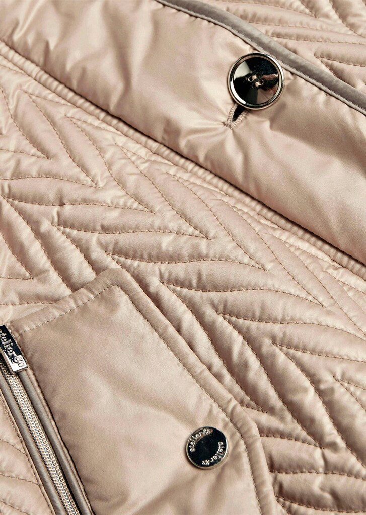 Longjacke mit außergewöhnlicher Steppung