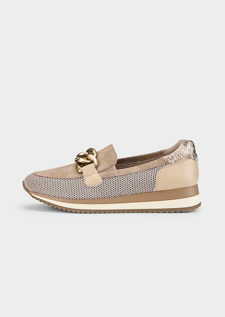 Slipper mit edlem Zierelement