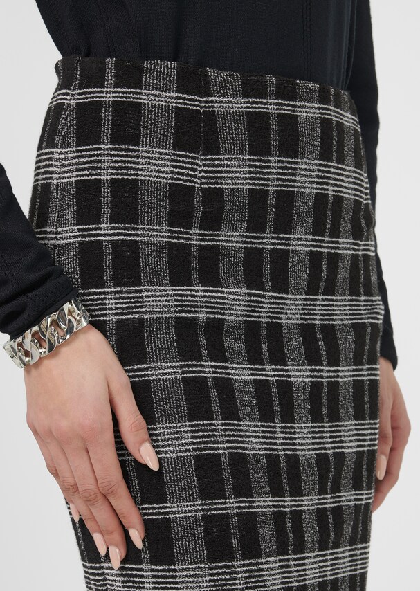 Pencil skirt with classic checked pattern 4