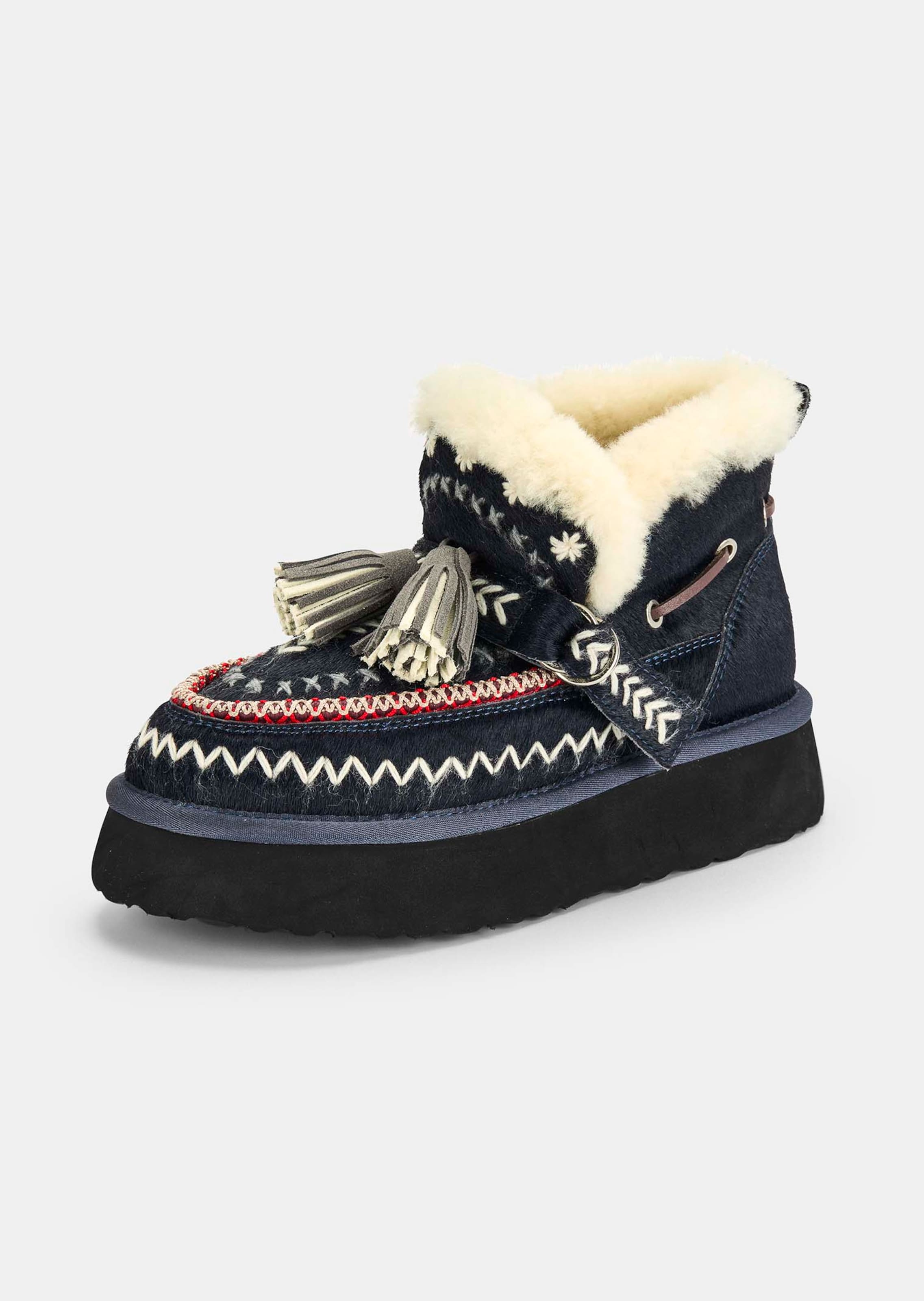 Knusse boots met boho-borduursel