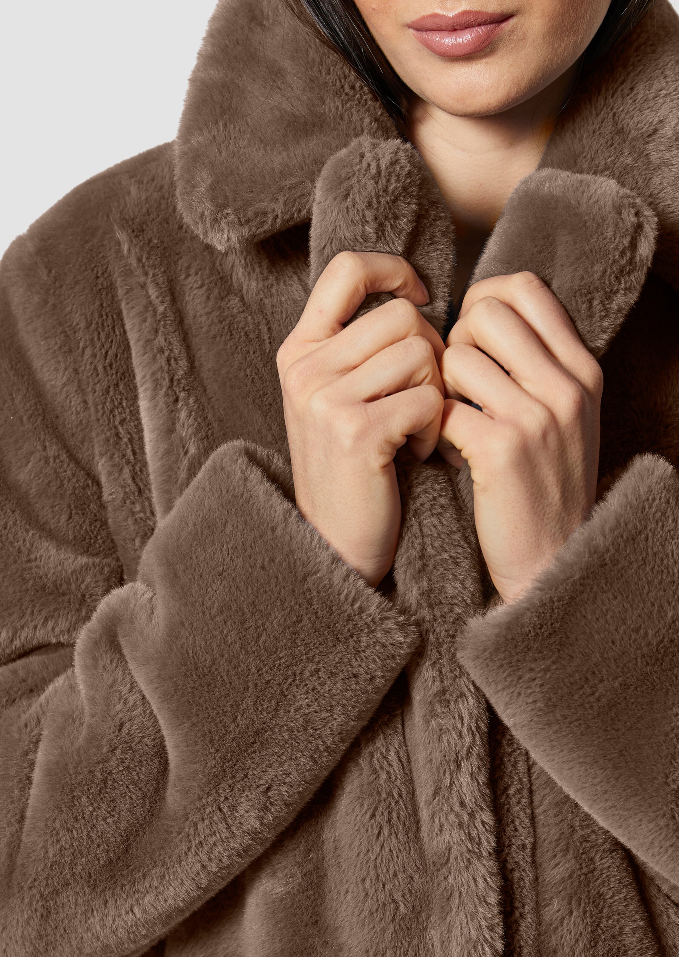 Coat in caramel | MADELEINE Fashion