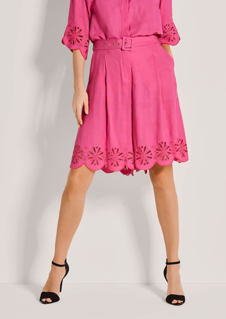 Bermuda mit Lochstickerei