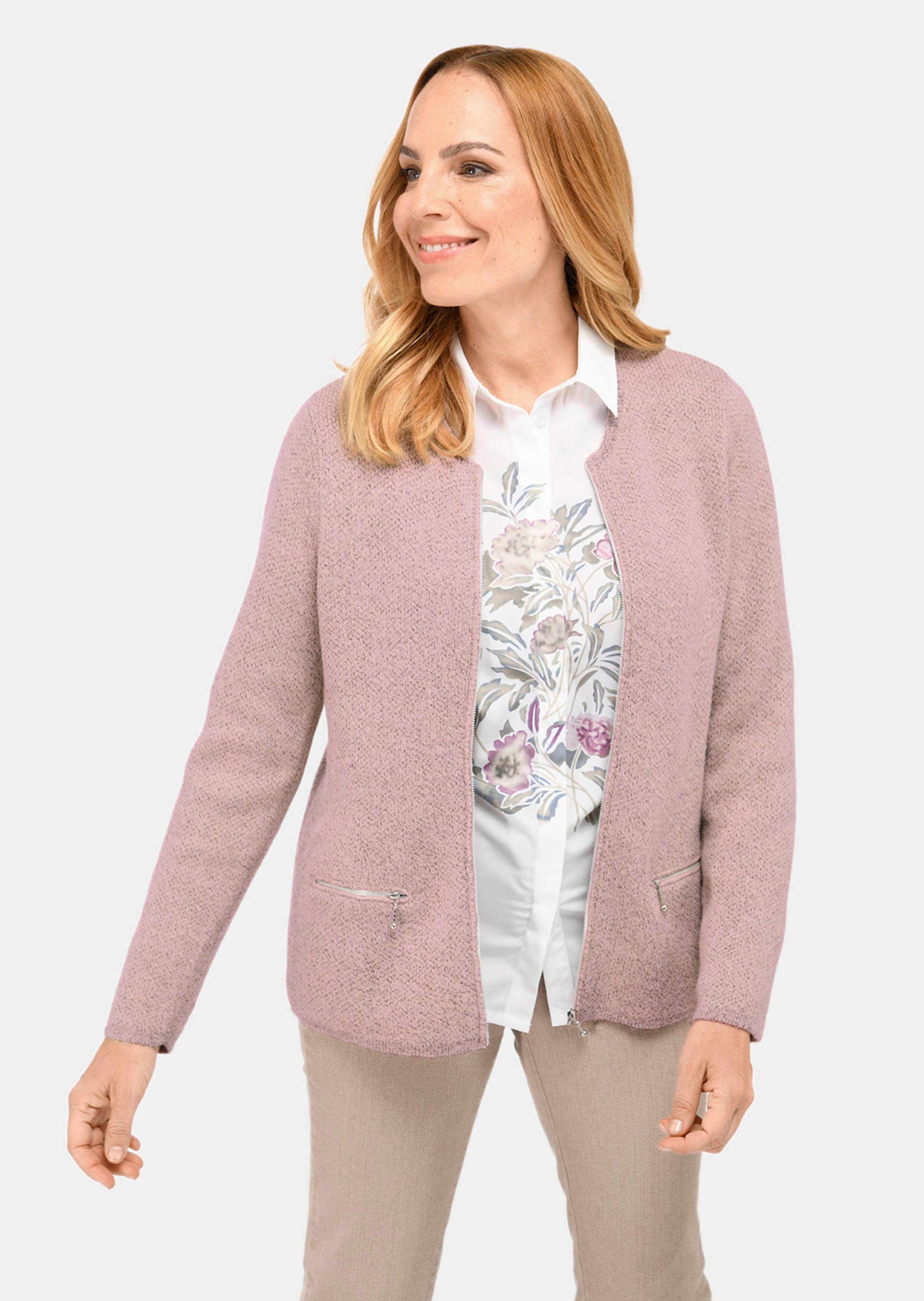 Aparte Strickjacke mit klassischen Details